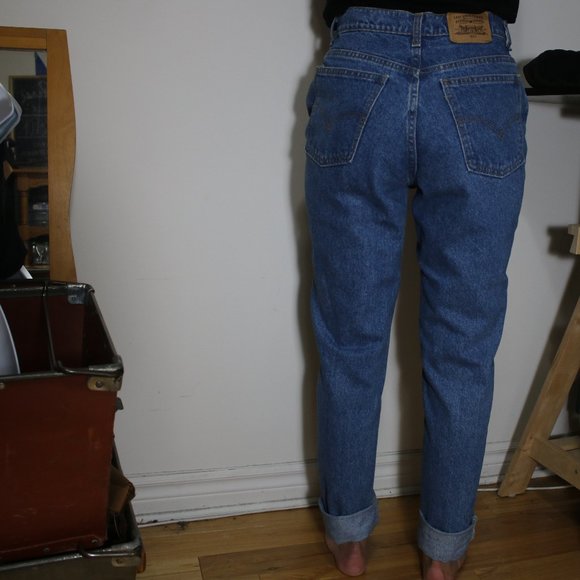 Medium wash indigo blue tapered Levis's 631 high-waisted mom Jeans - Picture 6 of 6
